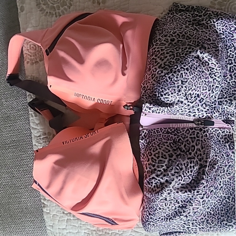 Victoria secret sports bra. 36DD